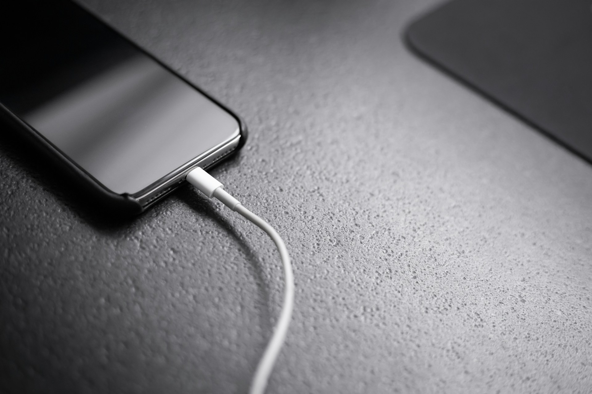 Cheap Charger Versus Expensive Charger: The Real Gap