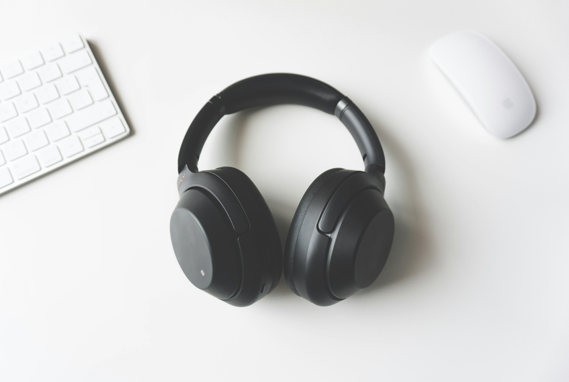 How Noise-Cancelling Headphones Actually Work